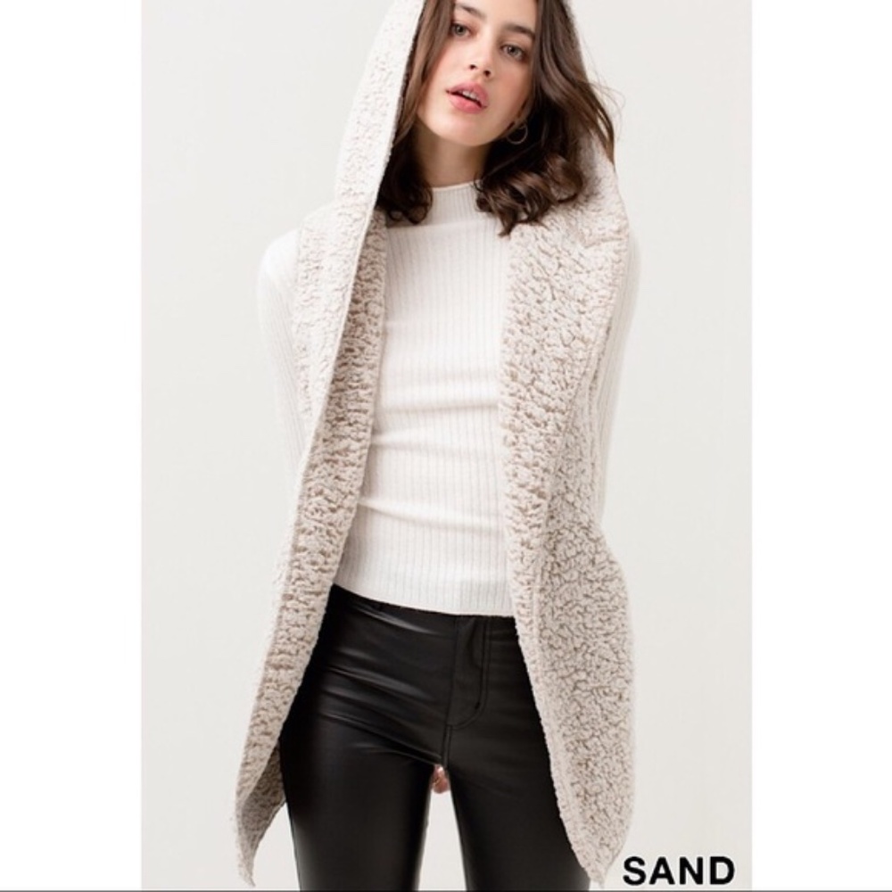 NWT Women's Sleeveless Fuzzy Hood Vest